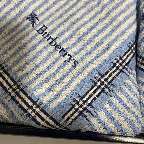 burberry towel set - Picture 2 of 5